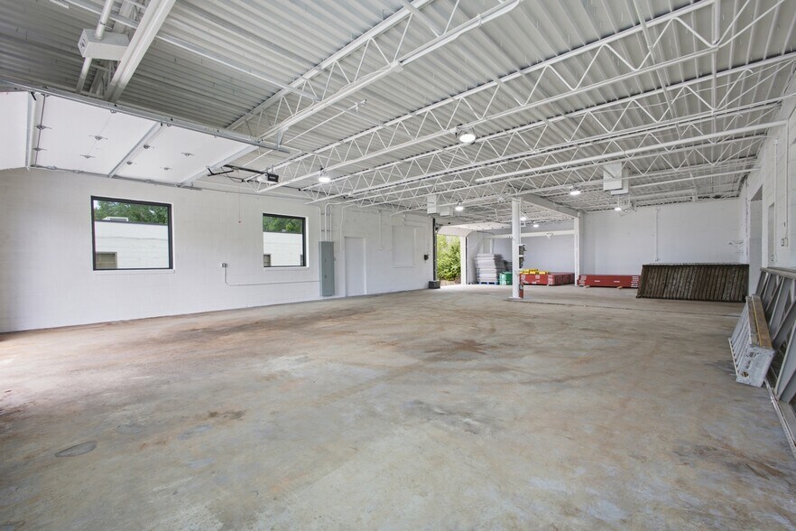 More Photos Of 5629 Raytown Rd, Raytown Industrial For Sale