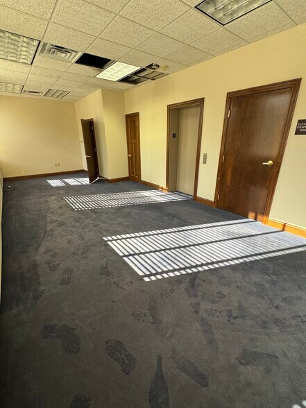 More Photos Of 124 N Adams St, Green Bay Office For Lease