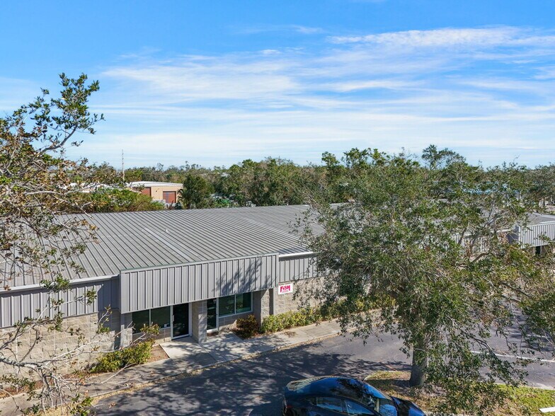 More Photos Of 4545 Mariotti Ct, Sarasota Flex For Lease