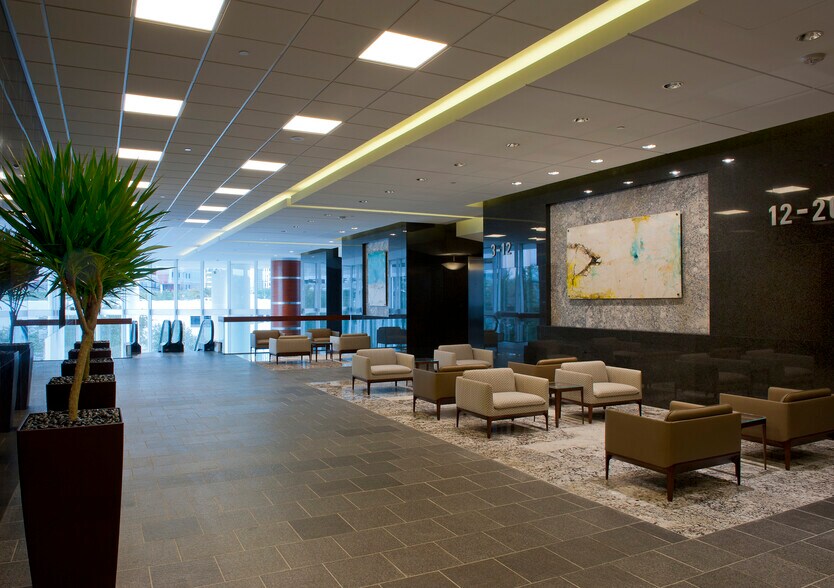 More Photos Of 24 Greenway Plz, Houston Office For Lease