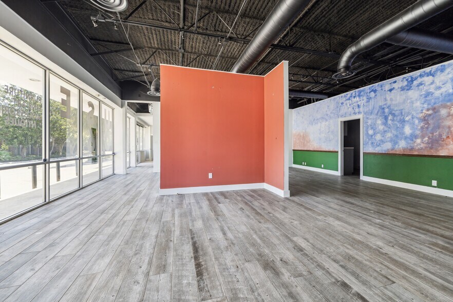 More Photos Of 2100 Waugh Dr, Houston Unknown For Lease