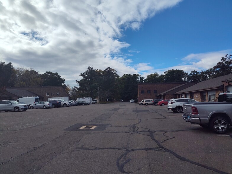 More Photos Of 400 Chapel Rd, South Windsor Flex For Sale