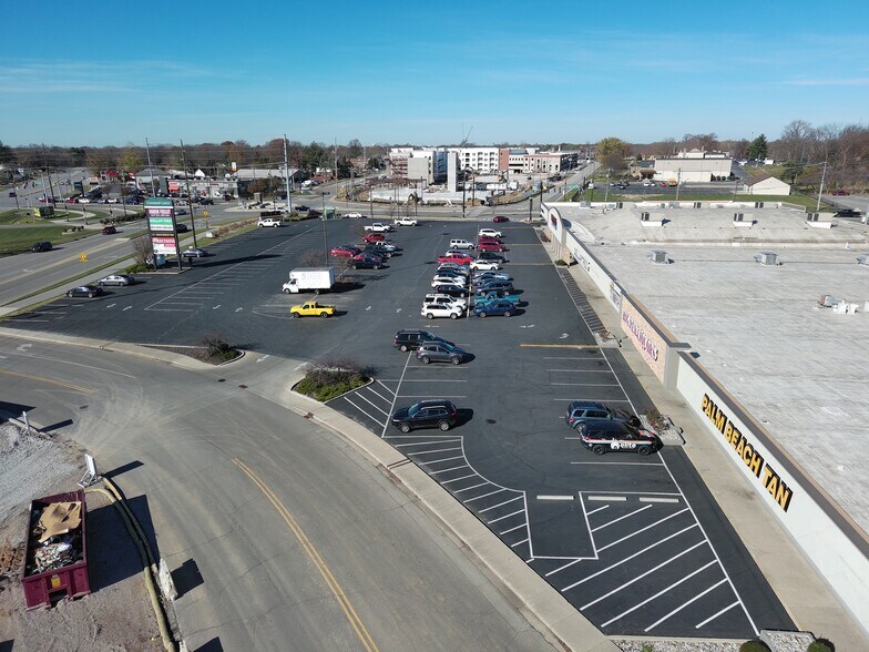 More Photos Of 707 S Madison Ave, Greenwood Storefront For Sale