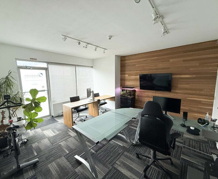 More Photos Of 998 Harbourside Dr, North Vancouver Showroom For Lease