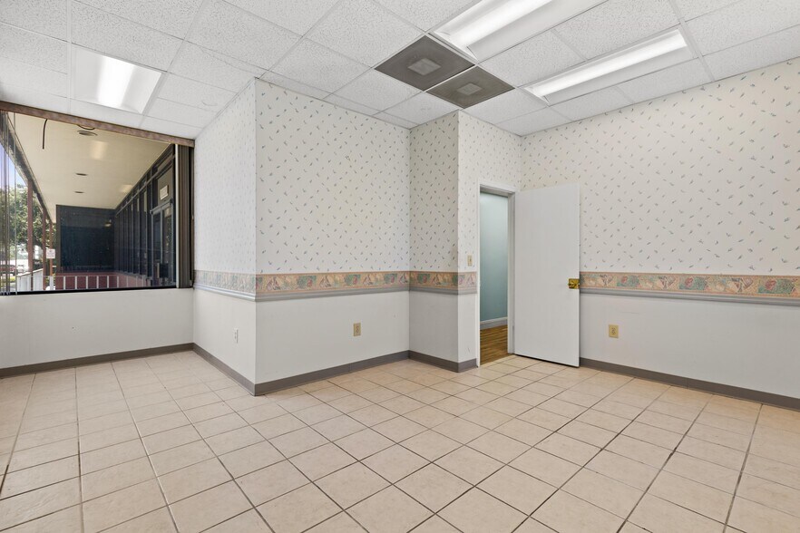 More Photos Of 215 Bullard Pky, Tampa Office For Sale