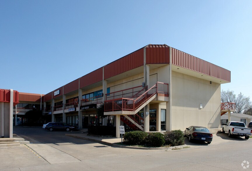 More Photos Of 1014 Ferris Ave, Waxahachie Freestanding For Lease
