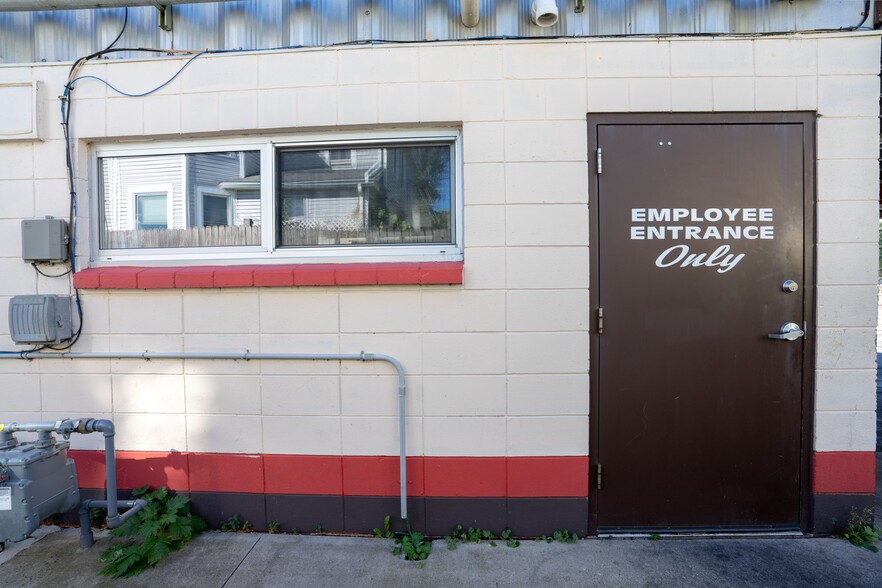 More Photos Of 514 S Water St, Sparta Fast Food For Sale