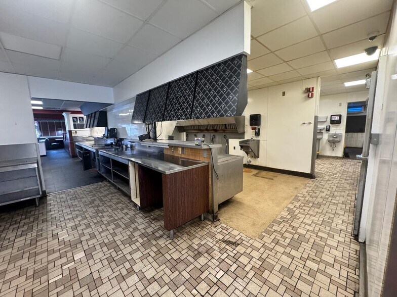 More Photos Of 1285 N High St, Hillsboro Restaurant For Sale