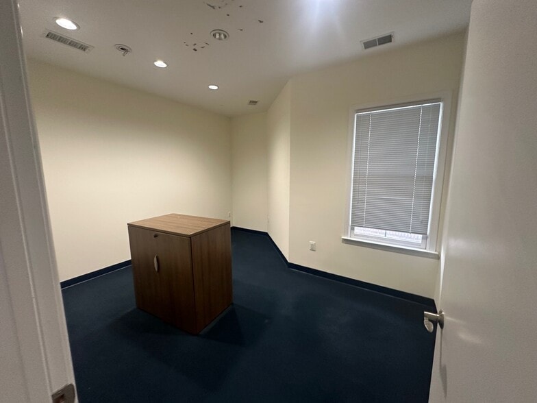 More Photos Of 333 Main St, Gaithersburg Office For Lease