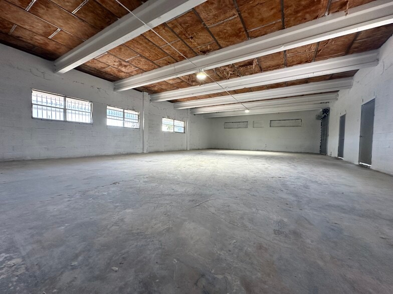 More Photos Of 2901 NW 39th St, Miami Unknown For Lease