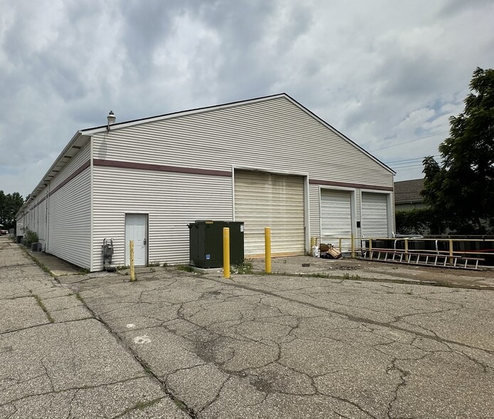 Primary Photo Of 4600 N Grand River Ave, Lansing Warehouse For Sale