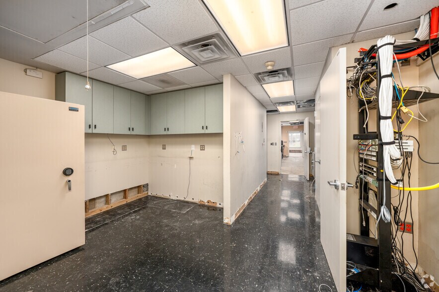 More Photos Of 4415 East West Hwy, Riverdale Bank For Sale