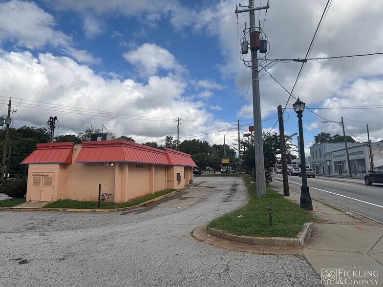 More Photos Of 1665 SE Jonesboro Rd, Atlanta Restaurant For Sale