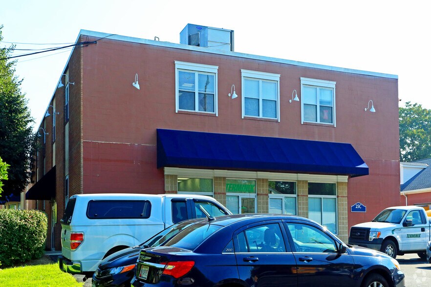 More Photos Of 25 Chestnut St, Gaithersburg Warehouse For Sale
