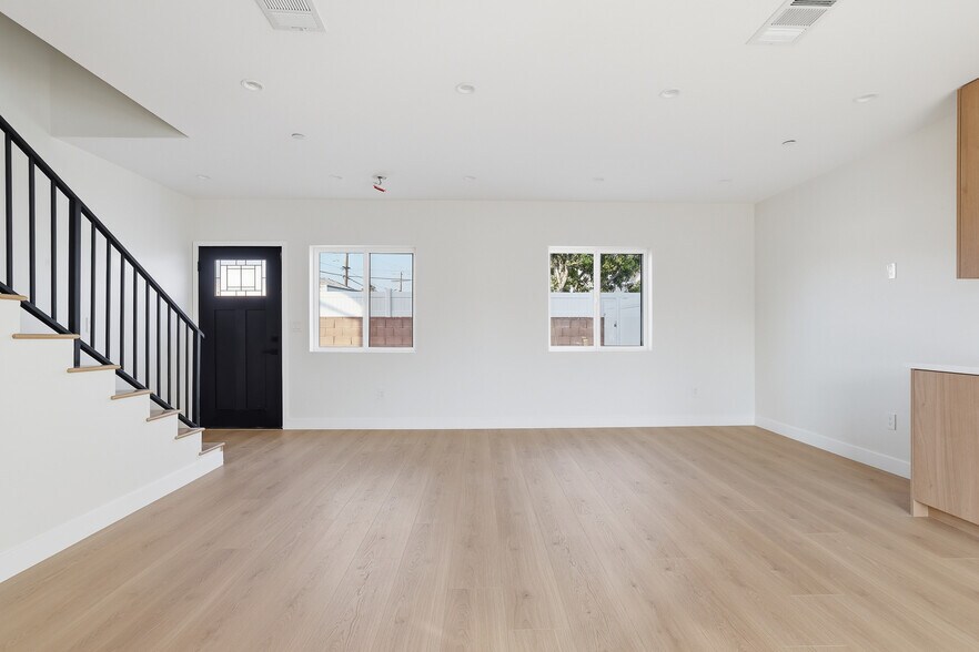 More Photos Of 13689 Garber St, Arleta Apartments For Sale