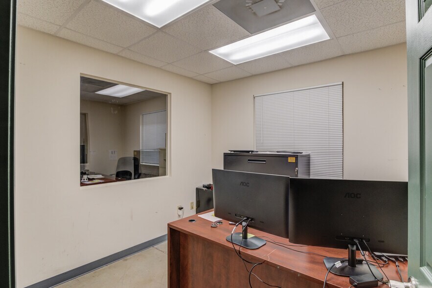 More Photos Of 3743 Old Flowery Branch Rd, Oakwood Warehouse For Lease