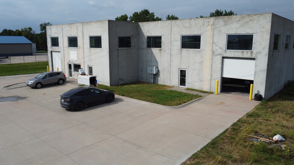 More Photos Of 3801 S 6th St, Lincoln Warehouse For Sale