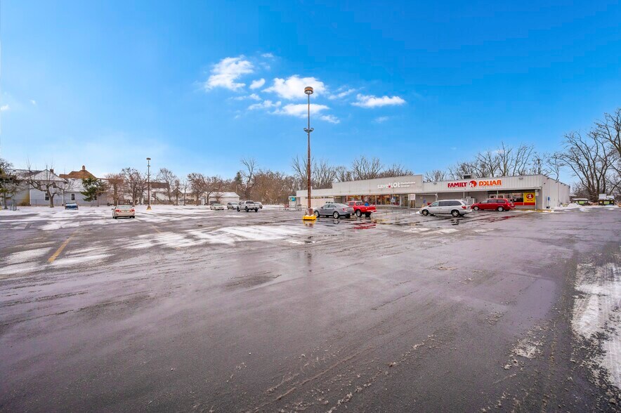 More Photos Of 1703 Airport Hwy, Toledo Department Store For Sale