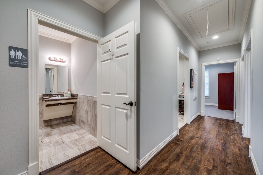More Photos Of 8668 John Hickman Pky, Frisco Office For Lease