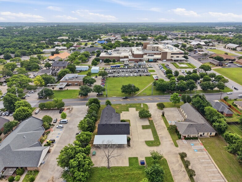 More Photos Of 914 Foster Ln, Weatherford Healthcare For Lease