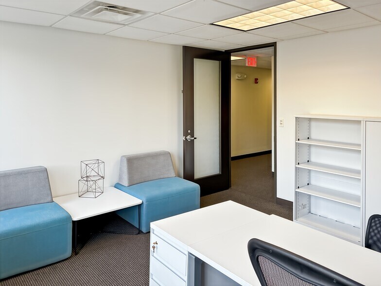 More Photos Of 1010 Lake St, Oak Park Coworking Space