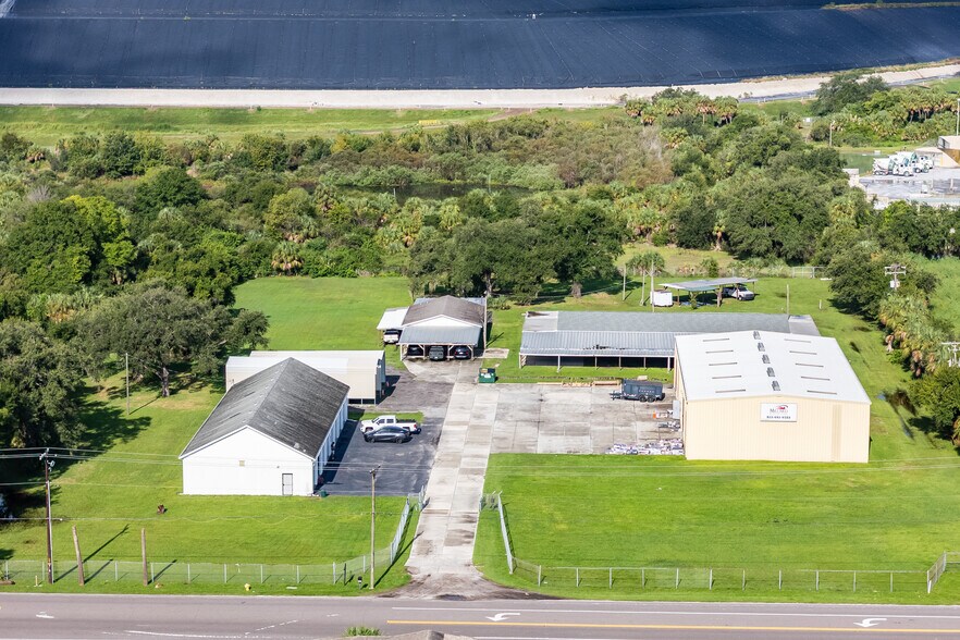 More Photos Of 6901 S 78th St, Riverview Warehouse For Lease
