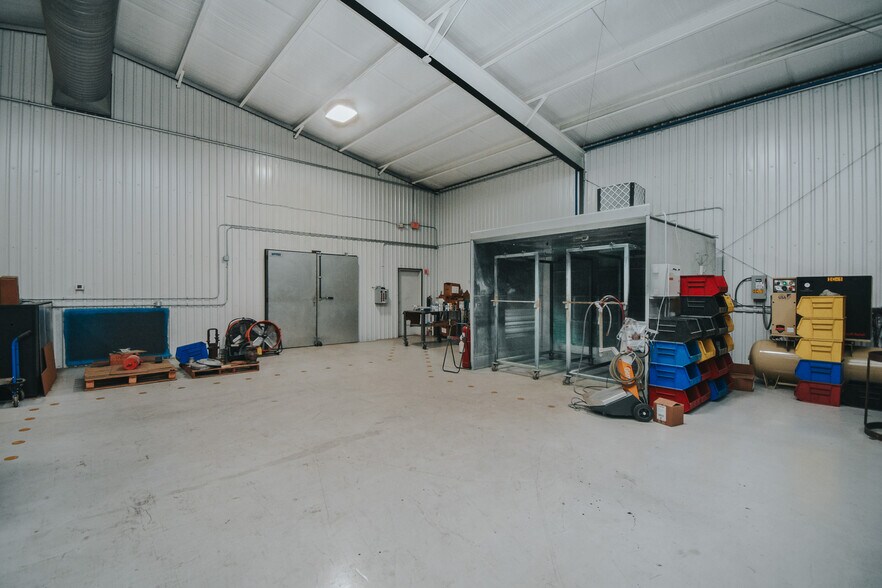 More Photos Of 13102 N Navarro St, Victoria Flex For Lease
