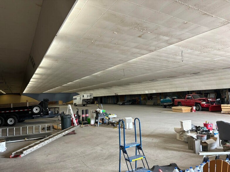 More Photos Of 2305 M 139, Benton Harbor Bowling Alley For Lease