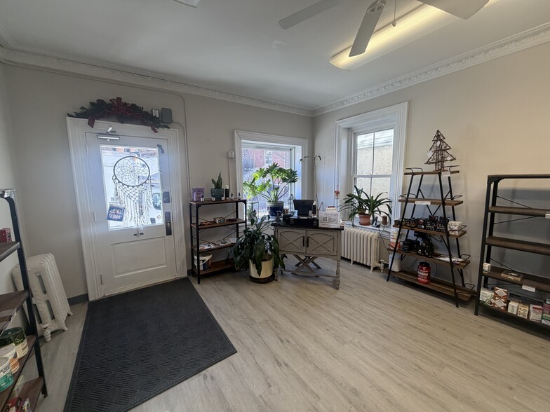 More Photos Of 17 W Court St, Doylestown Storefront Retail Residential For Lease