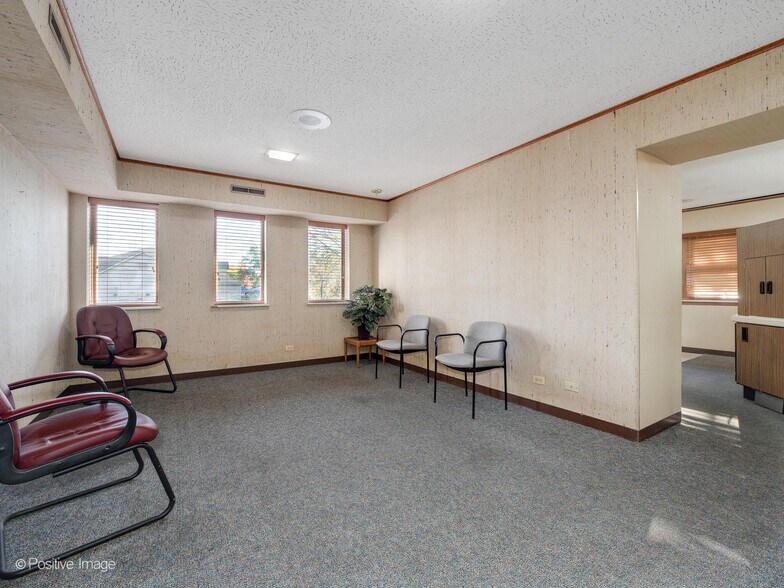 More Photos Of 9631 Gross Point Rd, Skokie Medical For Sale