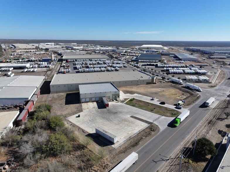 More Photos Of 13502 N Unitec Dr, Laredo Warehouse For Lease