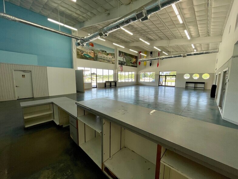 More Photos Of 17601 State Highway 155 S, Flint Warehouse For Sale