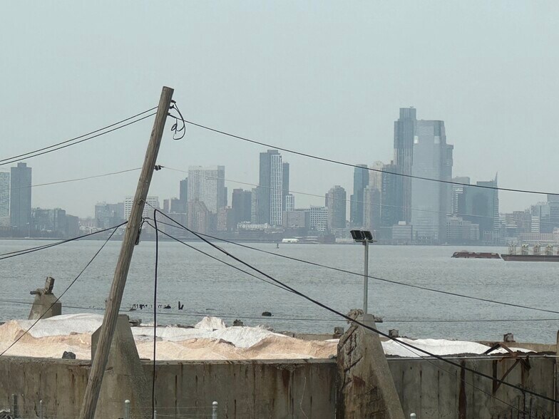 More Photos Of 3 Whale Sq, Brooklyn Warehouse For Lease