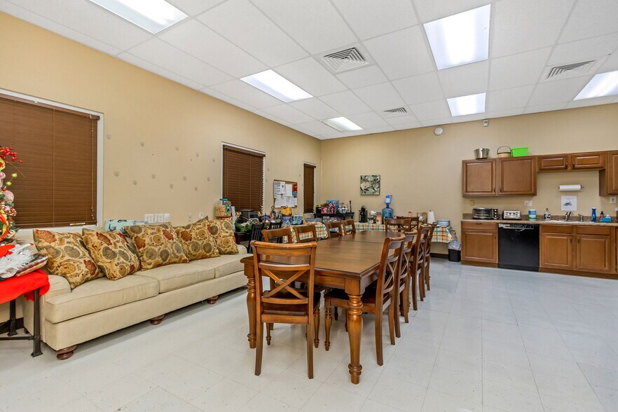 More Photos Of 7641 66th St N, Pinellas Park Medical For Sale