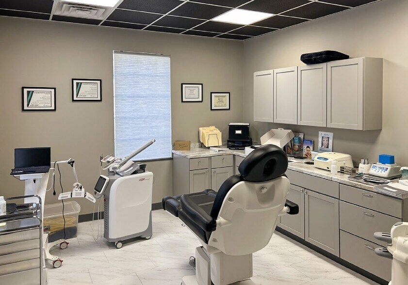 More Photos Of 3750 S Lindbergh Blvd, Sunset Hills Medical For Lease