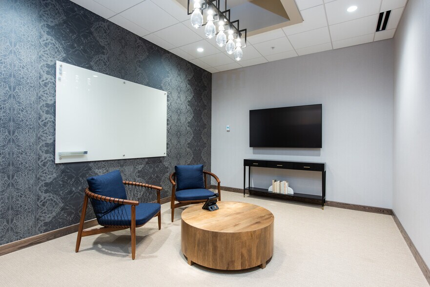 More Photos Of 225 S Dixie Hwy, Coral Gables Coworking Space