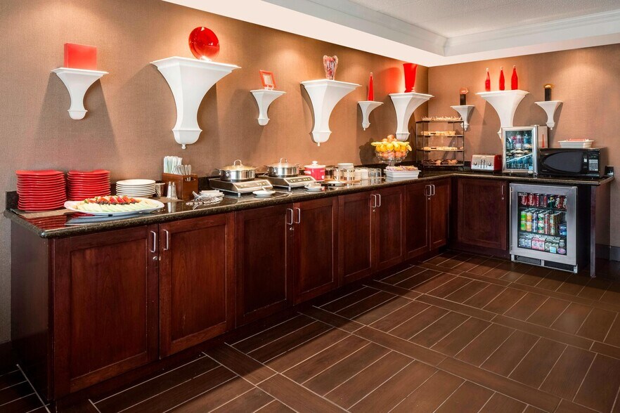 More Photos Of 655 N 108th Ave, Omaha Hotel For Sale