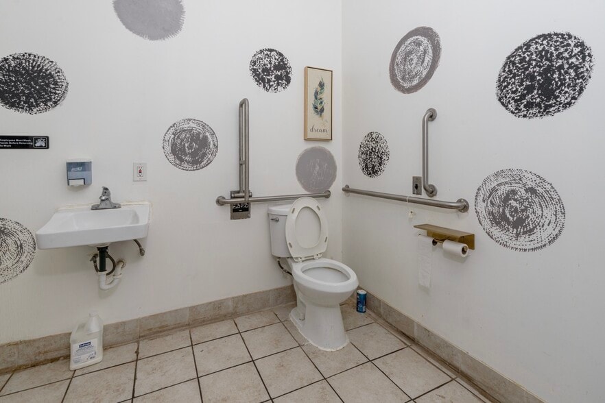 More Photos Of 345 New London Tpke, Glastonbury Unknown For Lease