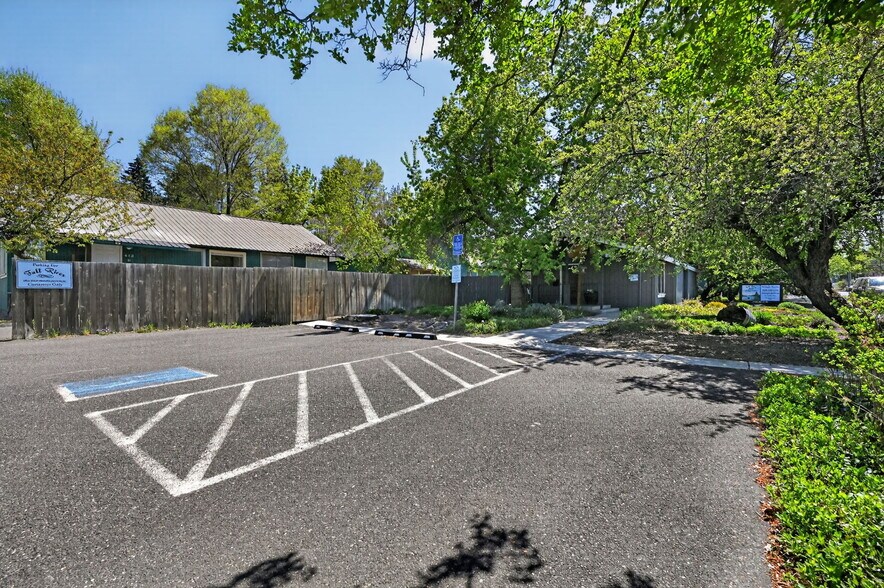 More Photos Of 1720 NE 4th St, Bend Office For Sale
