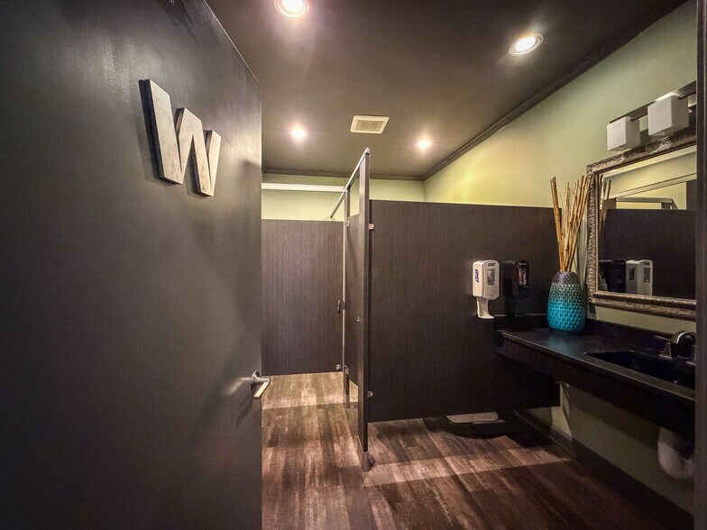 More Photos Of 1817 Eagle Dr, Woodstock Office For Sale