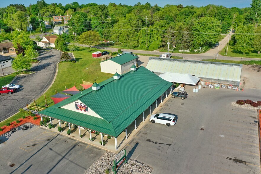 More Photos Of 916 S Mitchell St, Cadillac Restaurant For Sale