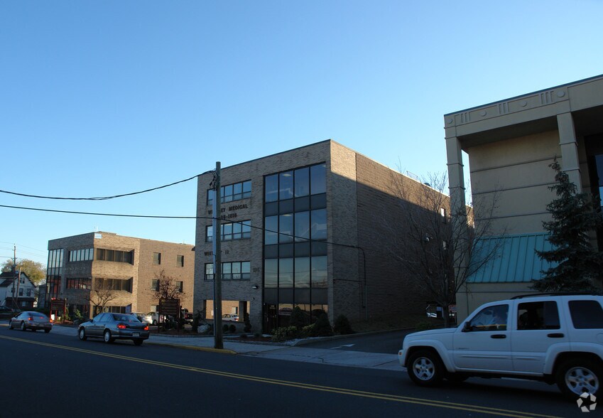 More Photos Of 196 Paterson Ave, East Rutherford Unknown For Lease
