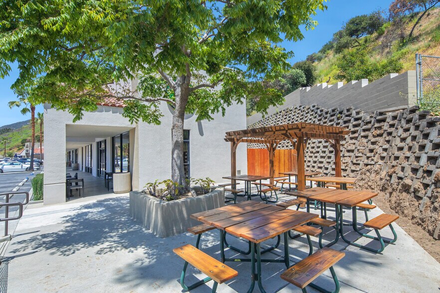 More Photos Of 514-548 Palisades Dr, Pacific Palisades Unknown For Lease