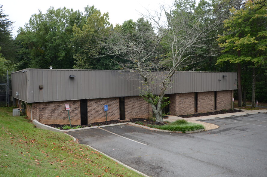 Primary Photo Of 4000 Brownsboro Rd, Winston-Salem Service For Lease