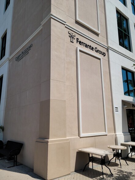 More Photos Of 821 5th Ave S, Naples Office For Lease