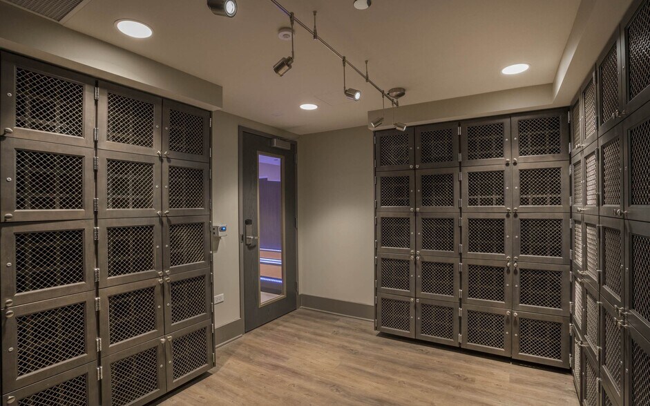 More Photos Of 801 S Financial Pl, Chicago Apartments For Lease