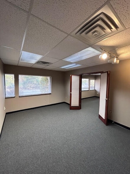 More Photos Of 411 W Lake Lansing Rd, East Lansing Unknown For Lease