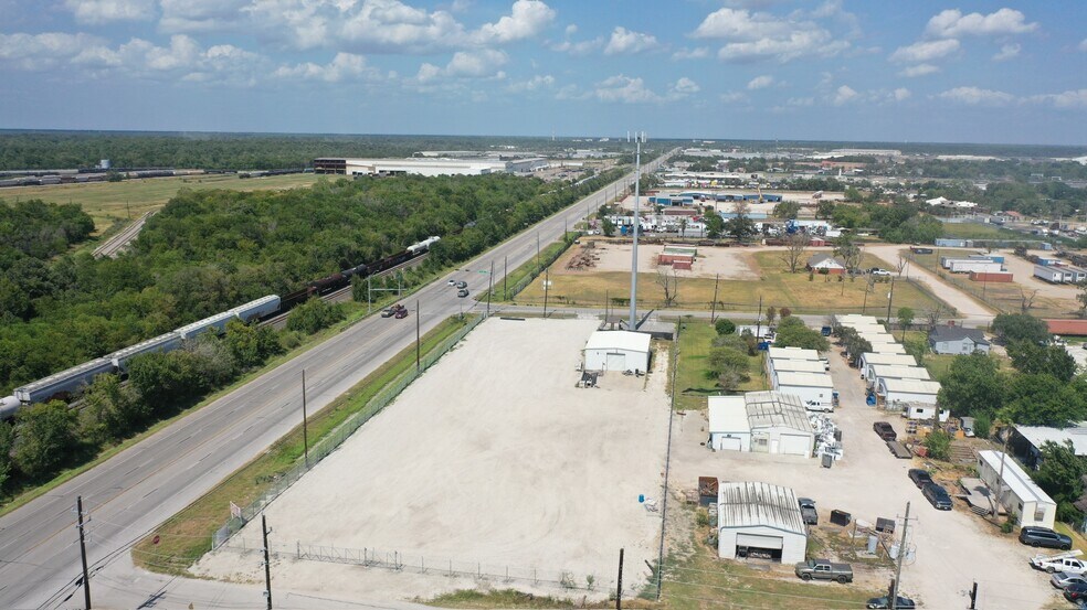 More Photos Of 16190 Miller Rd, Houston Warehouse For Lease