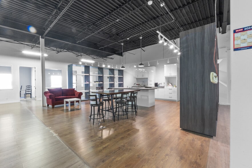 More Photos Of 609-649 Montée De Liesse, Saint-Laurent Warehouse For Sale