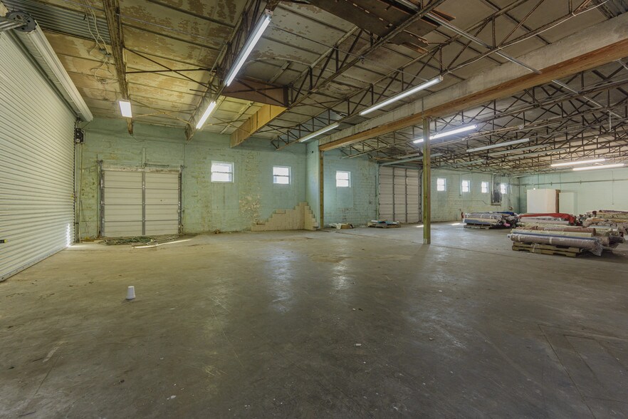 More Photos Of 2415 Church St, Galveston Light Distribution For Lease